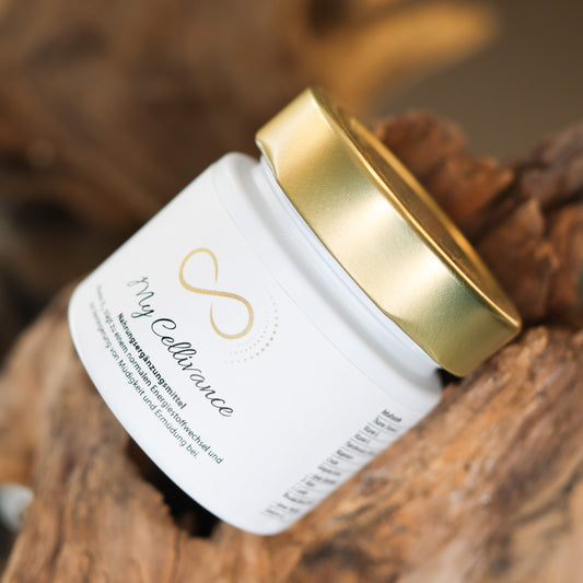 Produktbild eines Nahrungsergänzungsmittels im weißen Glas mit goldenem Deckel, liegend auf natürlichem Holzuntergrund. Abgebildet ist das Produkt „My Cellivance“ aus der ANS Nutrivity Secrets Serie – hochwertiges Supplement, fotografiert zur Veranschaulichung der Verpackung. Die genaue Zusammensetzung und Anwendungshinweise sind der Produktbeschreibung im Shop zu entnehmen.