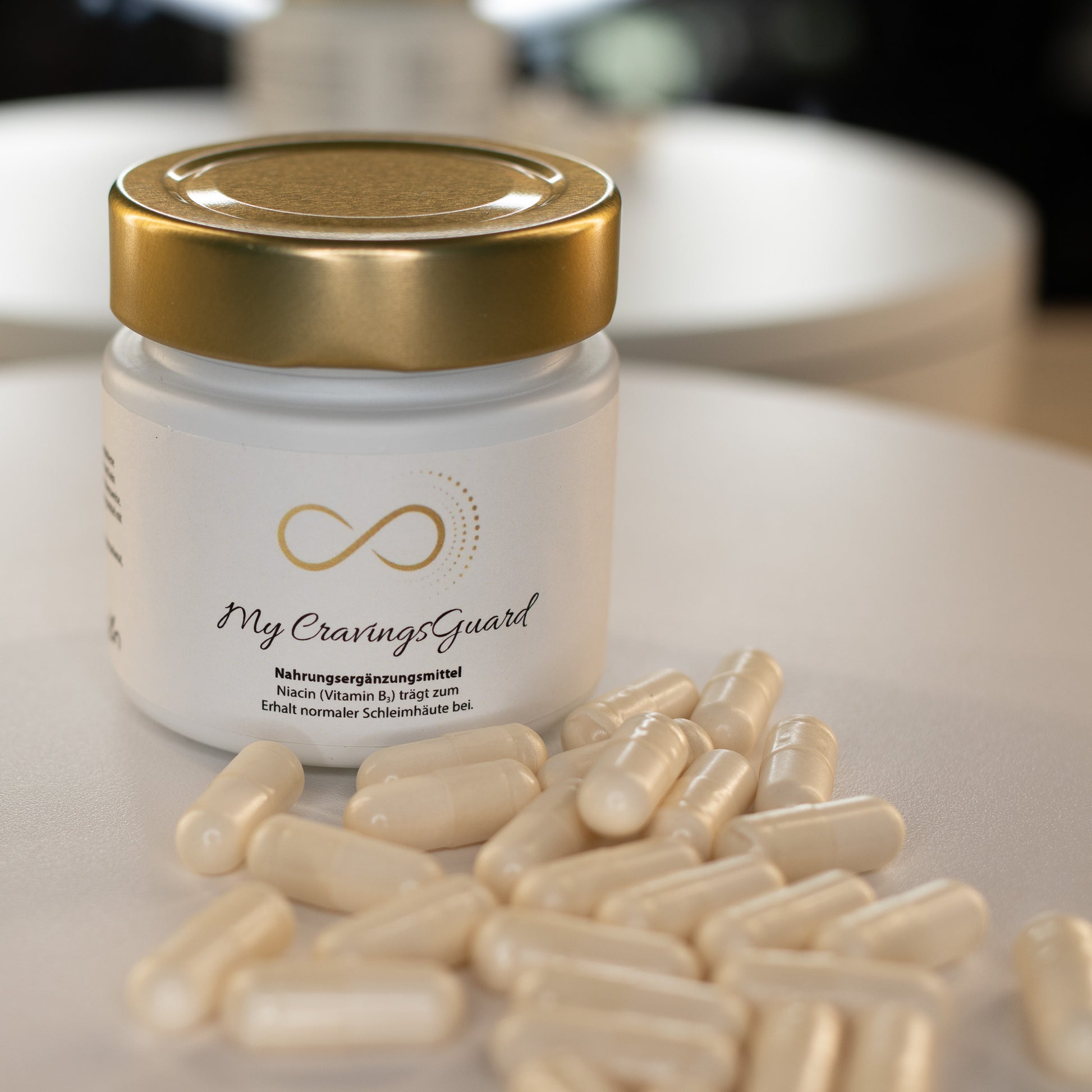 Produktfoto des Nahrungsergänzungsmittels „My CravingsGuard“ von ANS Nutrivity Secrets. Gezeigt wird ein weißes Glas mit goldfarbenem Deckel und Etikett auf einem hellen Hintergrund, umgeben von weißen Kapseln. Darstellung dient der visuellen Präsentation - detaillierte Informationen zu Inhaltsstoffen und Anwendungshinweisen befinden sich auf der jeweiligen Produktseite.