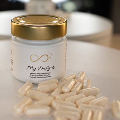 Produktfoto des Nahrungsergänzungsmittels „My DeLiver“ von ANS Nutrivity Secrets. Gezeigt wird ein weißes Glas mit goldfarbenem Deckel und Etikett auf einem hellen Hintergrund, umgeben von weißen Kapseln. Darstellung dient der visuellen Präsentation - detaillierte Informationen zu Inhaltsstoffen und Anwendungshinweisen befinden sich auf der jeweiligen Produktseite.
